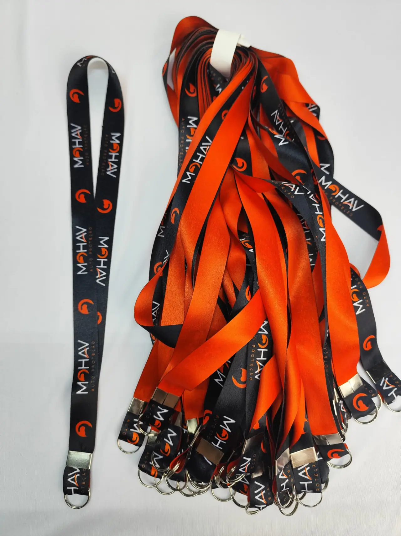 Cordões personalizados em duas cores